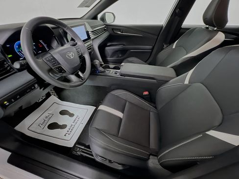 Used 2026 Toyota Camry SE image 15