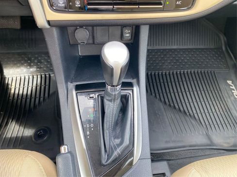 Used 2018 Toyota Corolla LE FWD image 20