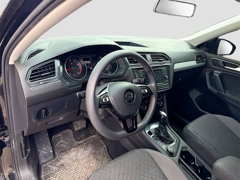 Used 2018 Volkswagen Tiguan S image 9