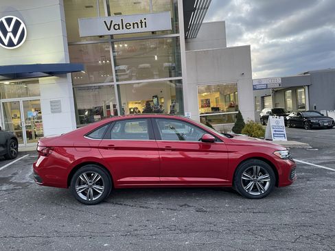 Certified 2023 Volkswagen Jetta SE w/ Panoramic Sunroof Package image 3