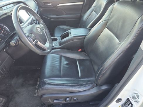 Used 2016 Toyota Highlander XLE image 5