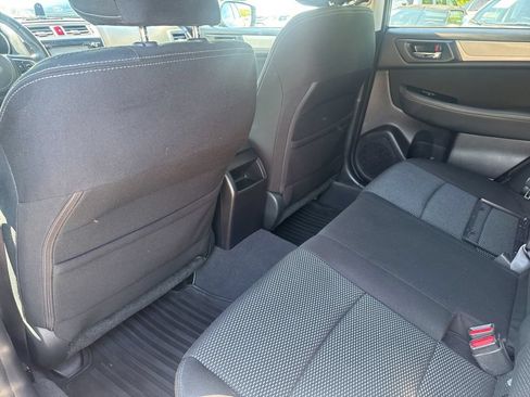 Used 2017 Subaru Outback 2.5i Premium AWD/4WD image 29