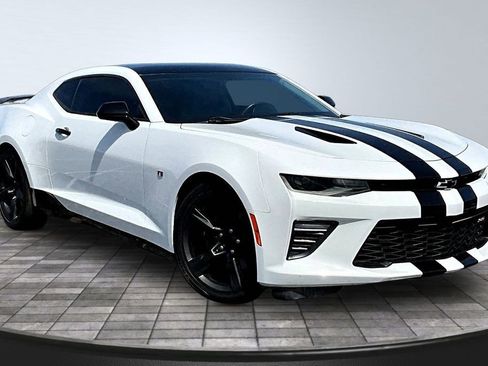Used 2018 Chevrolet Camaro SS RWD image 12