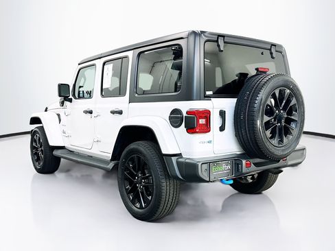 Used 2022 Jeep Wrangler Unlimited Sahara w/ Cold Weather Group AWD/4WD image 5