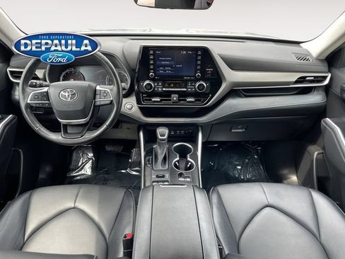 Used 2022 Toyota Highlander XLE AWD/4WD image 13