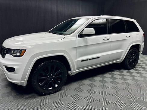 Used 2017 Jeep Grand Cherokee Altitude AWD/4WD image 14