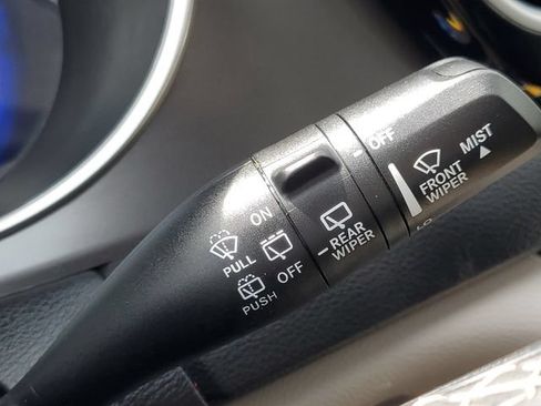 Used 2024 Chrysler Pacifica Touring-L FWD image 14