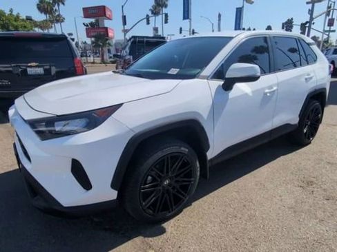 Used 2022 Toyota RAV4 LE AWD/4WD image 4