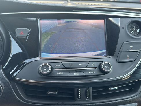 Used 2019 Buick Envision Essence FWD image 6