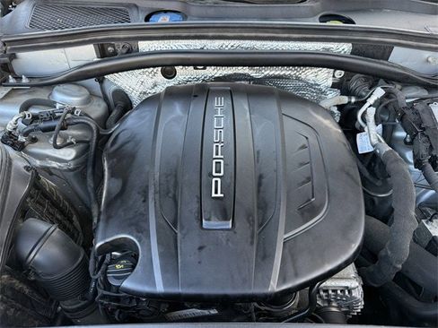 Used 2020 Porsche Macan image 32