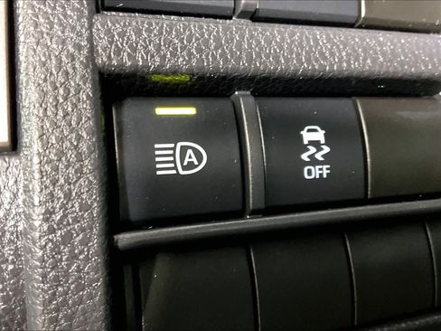 Used 2024 Toyota Tacoma SR5 AWD/4WD image 30