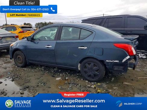 Used 2015 Nissan Versa SV FWD image 3
