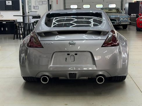 Used 2009 Nissan 370Z Touring w/ Sport Pkg RWD image 3