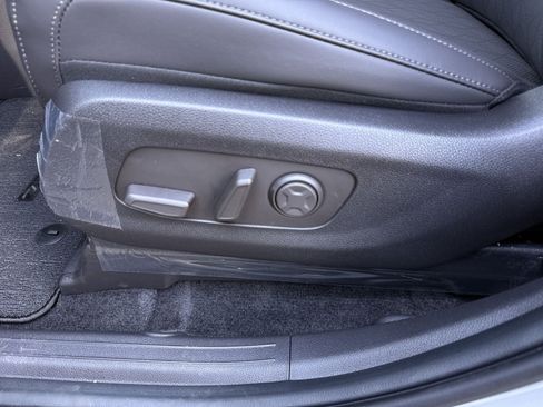 New 2026 Kia Carnival EX FWD image 28