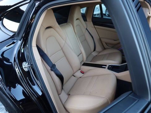Used 2017 Porsche Panamera image 48