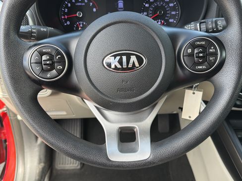 Used 2020 Kia Soul LX FWD image 17