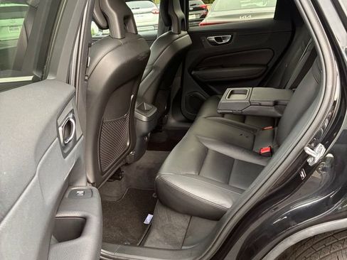 Used 2018 Volvo XC60 T5 Momentum w/ Vision Package AWD/4WD image 25