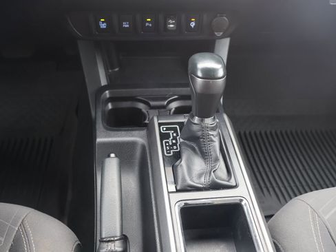 Used 2017 Toyota Tacoma TRD Sport w/ Premium & Technology Package image 18