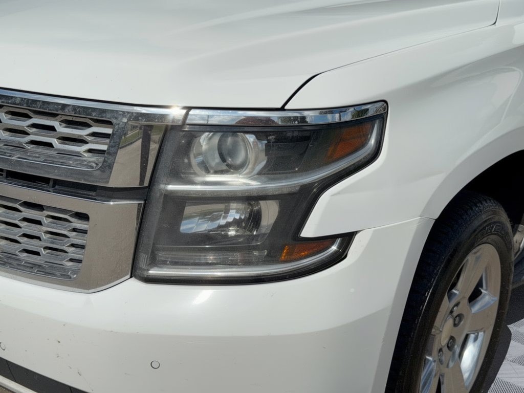 Used 2020 Chevrolet Suburban LT w/ Luxury Package RWD image 12