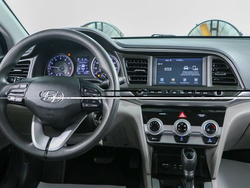 Used 2019 Hyundai Elantra SEL FWD image 17