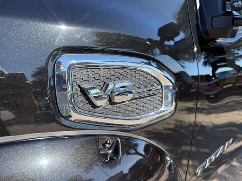 Used 2017 Nissan Titan PRO-4X AWD/4WD image 10