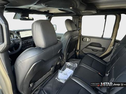 New 2026 Jeep Gladiator Sport AWD/4WD image 19