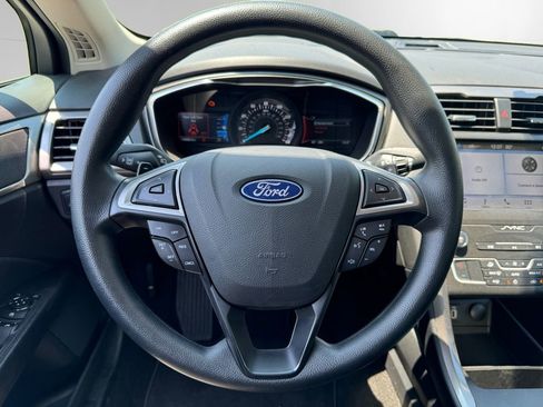Used 2019 Ford Fusion SE image 12