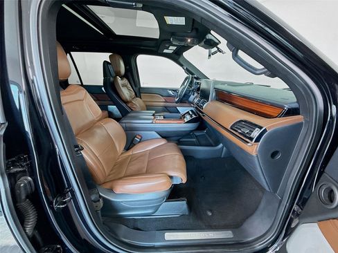 Used 2023 Lincoln Navigator Reserve AWD/4WD image 30