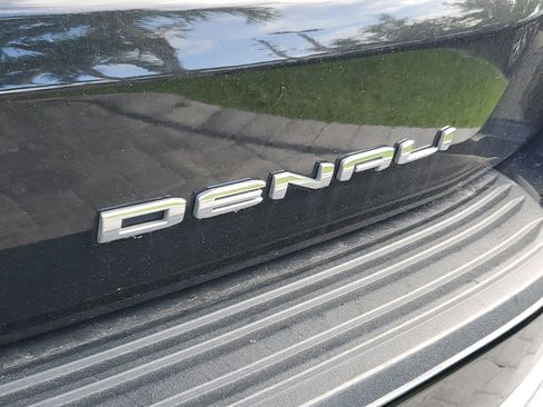 Used 2024 GMC Yukon XL Denali w/ Denali Reserve Package image 9