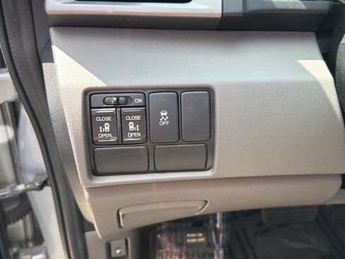 Used 2016 Honda Odyssey EX image 12