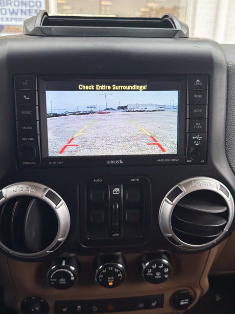 Used 2015 Jeep Wrangler Unlimited Sahara w/ Connectivity Group AWD/4WD image 21