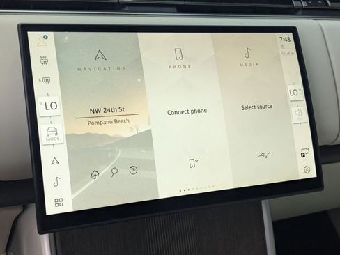 Used 2025 Land Rover Range Rover Long Wheelbase Autobiography image 19