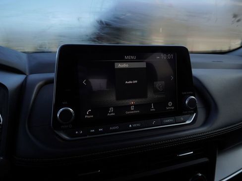 Used 2024 Nissan Rogue SV image 16