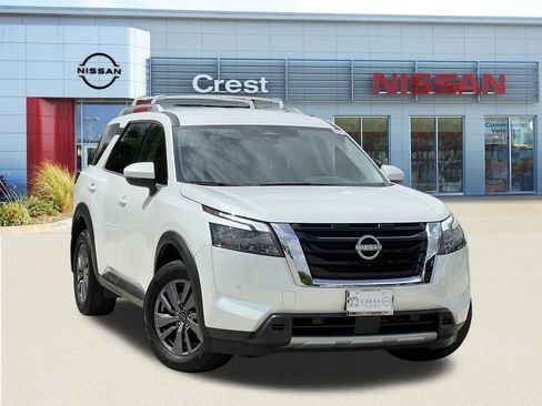 Certified 2025 Nissan Pathfinder SL image 1