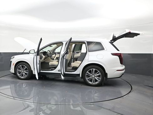 Used 2025 Cadillac XT6 Premium Luxury w/ LPO, Floor Liner Package FWD image 31
