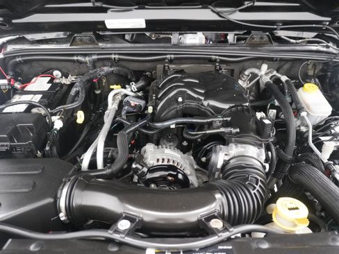 Used 2018 Jeep Wrangler Unlimited Sport S image 29