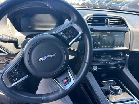 Used 2018 Jaguar F-PACE S AWD/4WD image 7