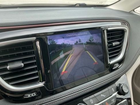 Used 2019 Chrysler Pacifica Limited FWD image 33