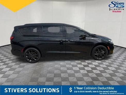 Used 2023 Chrysler Pacifica Touring-L w/ S Appearance Package AWD/4WD image 5