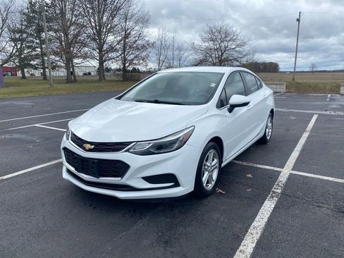 Used 2018 Chevrolet Cruze LT image 3