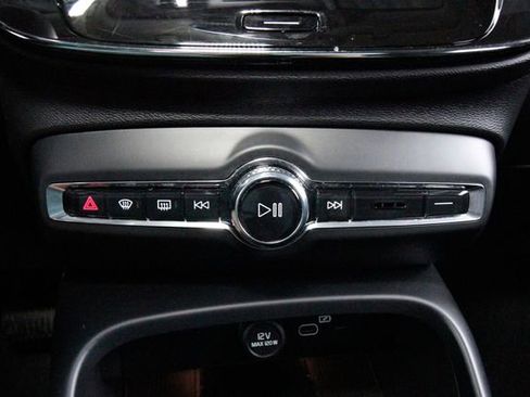 Certified 2025 Volvo XC40 B5 Core image 12