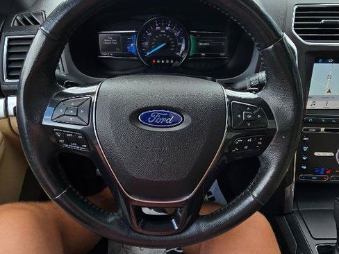 Used 2017 Ford Explorer Limited w/ Equipment Group 301A FWD image 33