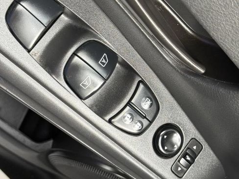 Used 2022 Nissan Kicks S FWD image 24