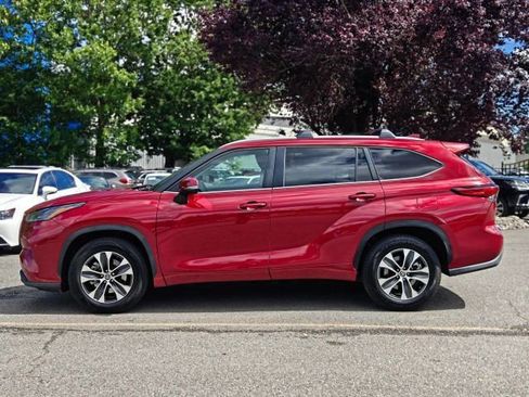 Used 2023 Toyota Highlander XLE FWD image 5