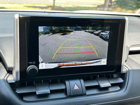 Used 2025 Toyota RAV4 XLE AWD/4WD image 26