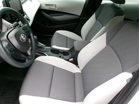Used 2025 Toyota Corolla LE FWD image 13