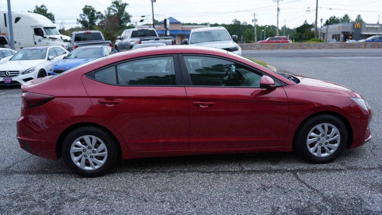 Used 2019 Hyundai Elantra SE FWD image 4