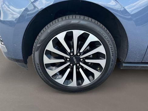 Used 2023 Lincoln Navigator Reserve AWD/4WD image 10