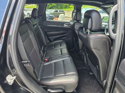 Used 2018 Jeep Grand Cherokee Trailhawk w/ Trailhawk Luxury Group AWD/4WD image 28