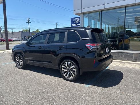 Used 2025 Subaru Forester Touring AWD/4WD image 10